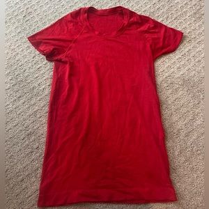 Lululemon swiftly tech in red